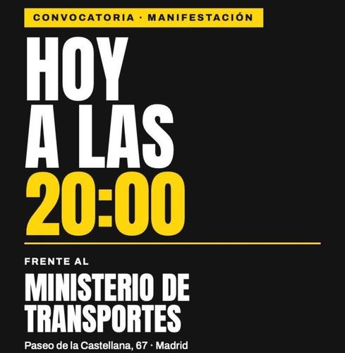 Cartel informativo de convocatoria de manifestación hoy a las 20:00 frente al Ministerio de Transportes en Madrid.