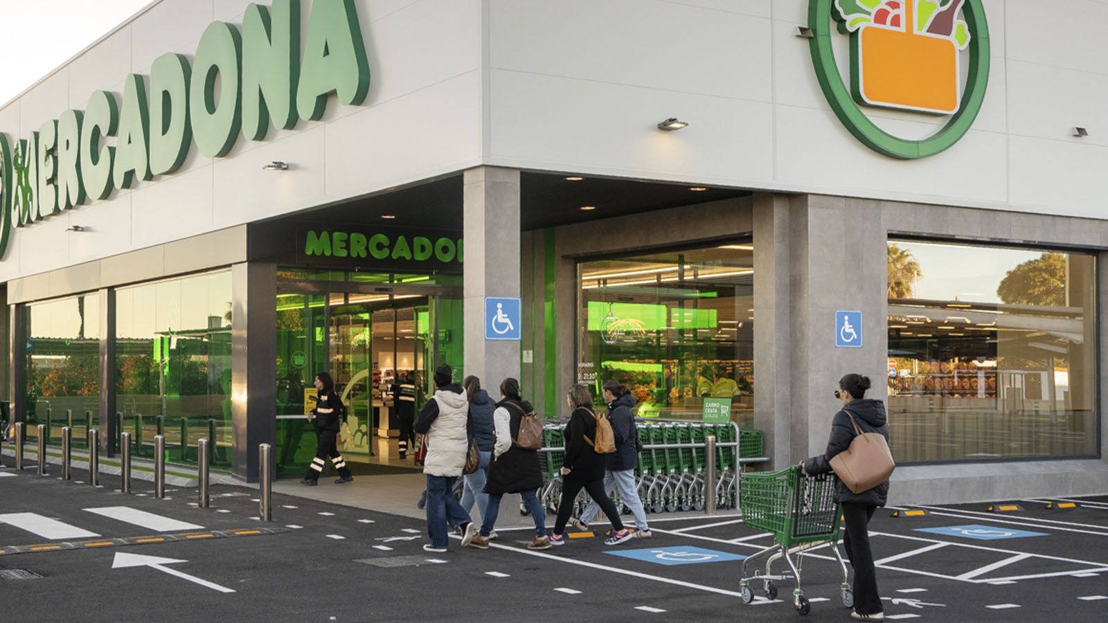 Mercadona confirma los cambios en sus horarios para el 9 y el 12 de octubre: así puedes saber si tu supermercado está cerrado