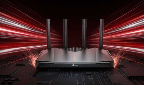 Router TP-Link de color negro con cuatro antenas externas sobre una placa de circuito impreso con efectos de luces rojas de velocidad.
